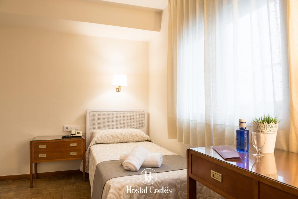 Hostal Cortes เกว็งกา ภายนอก รูปภาพ