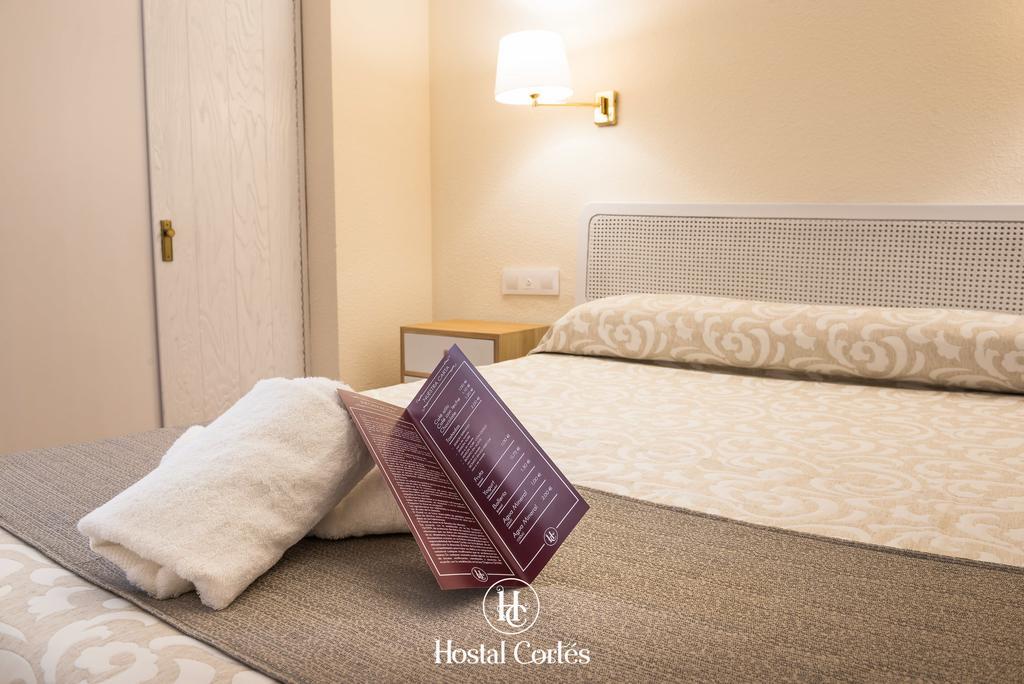 Hostal Cortes เกว็งกา ภายนอก รูปภาพ