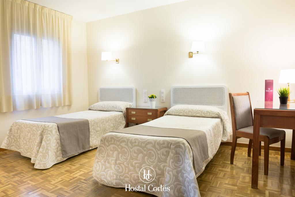 Hostal Cortes เกว็งกา ภายนอก รูปภาพ
