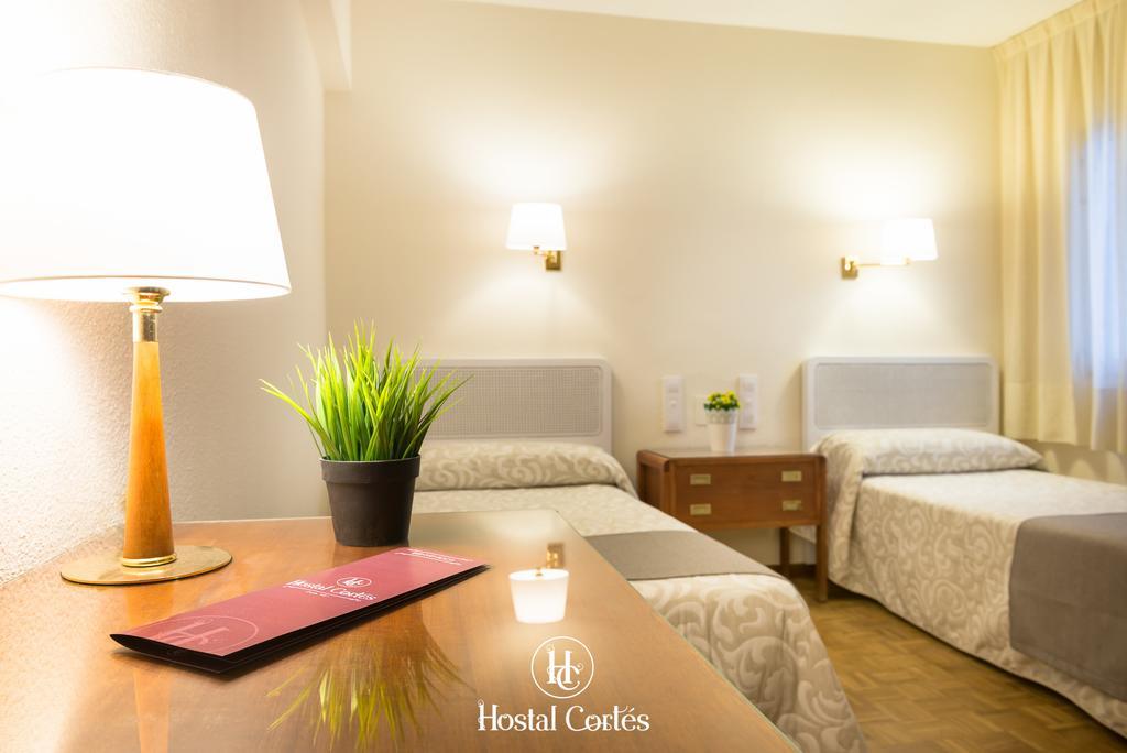 Hostal Cortes เกว็งกา ภายนอก รูปภาพ